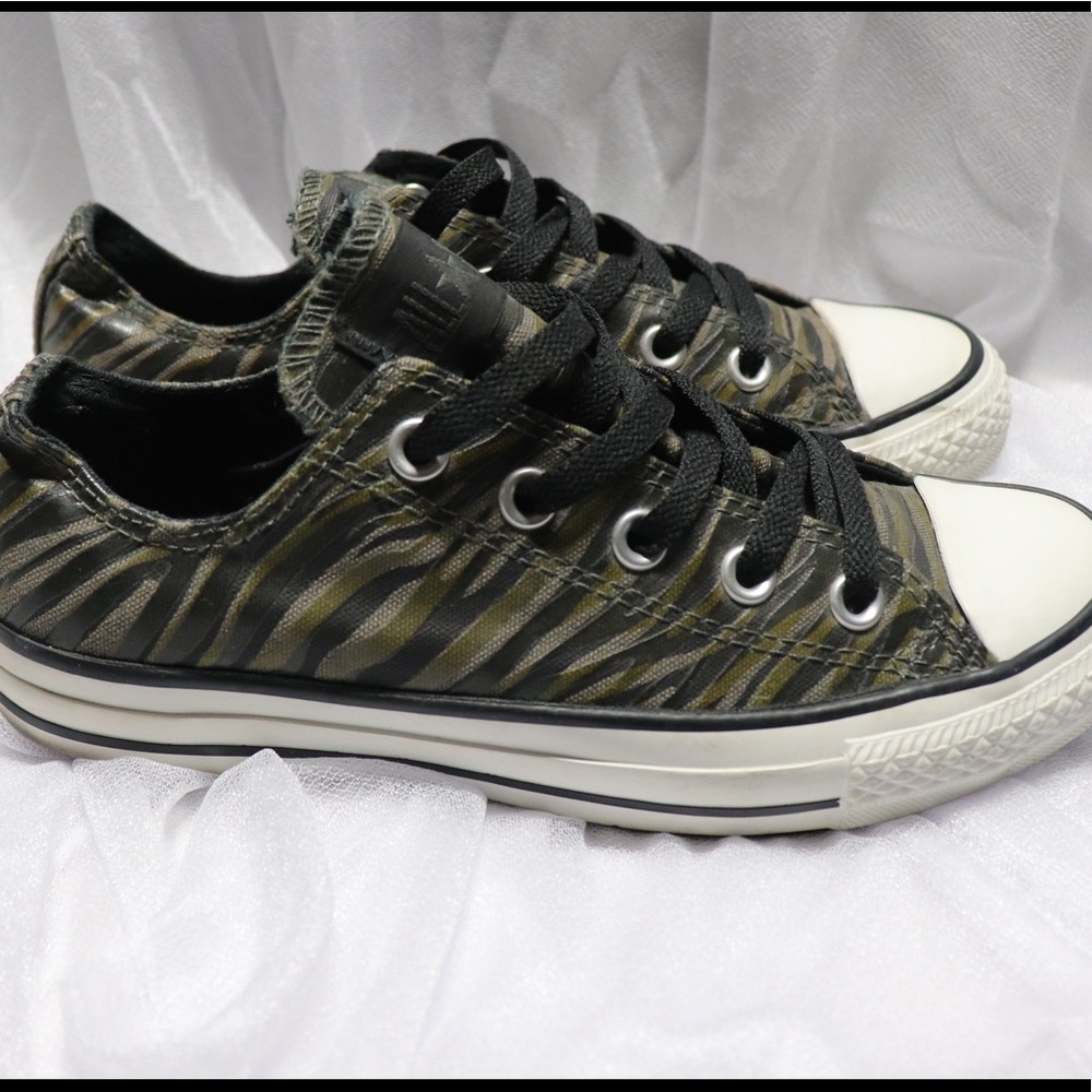 Zebra print low top Converse womens size 6 men’s size 4 black gray green - Picture 3 of 5